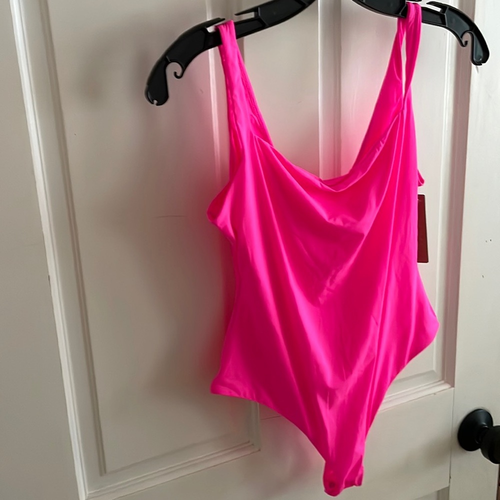 SKIMS fits everybody square neck bodysuit